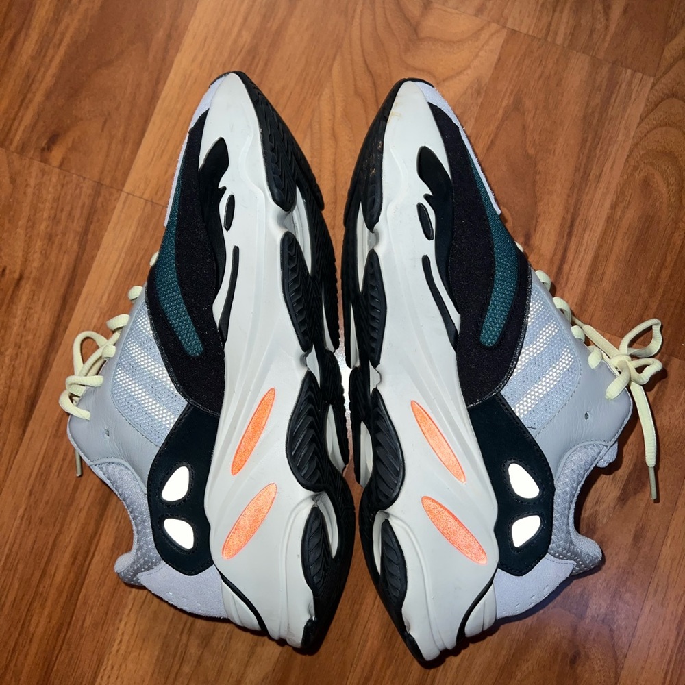 Yeezy Wave Runner 700 UA